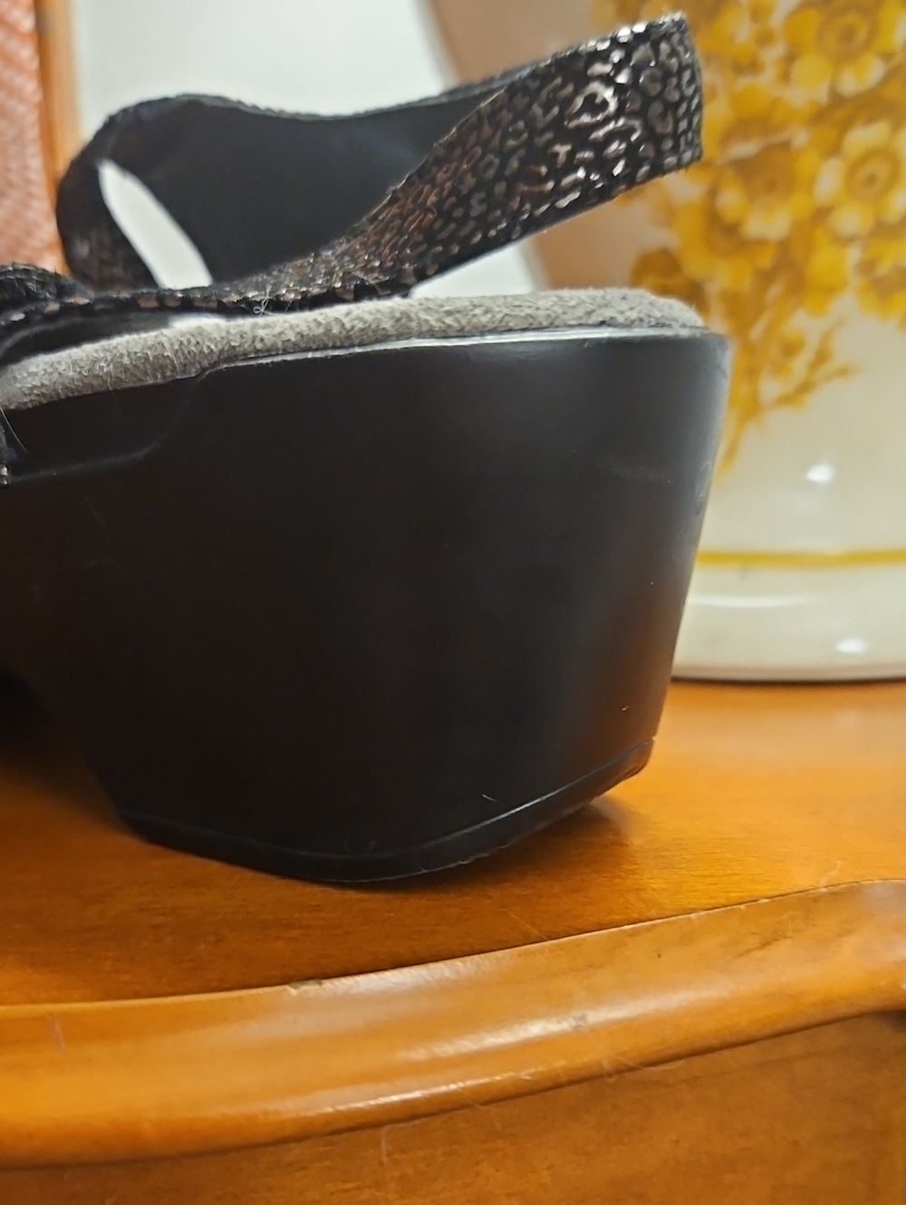 Dansko Metallic Black Animal Print Wedges Black 9M/ EUC - Picture 12 of 16